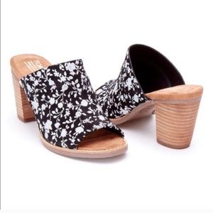 Toms Black & White Suede Floral Majorca Mule new